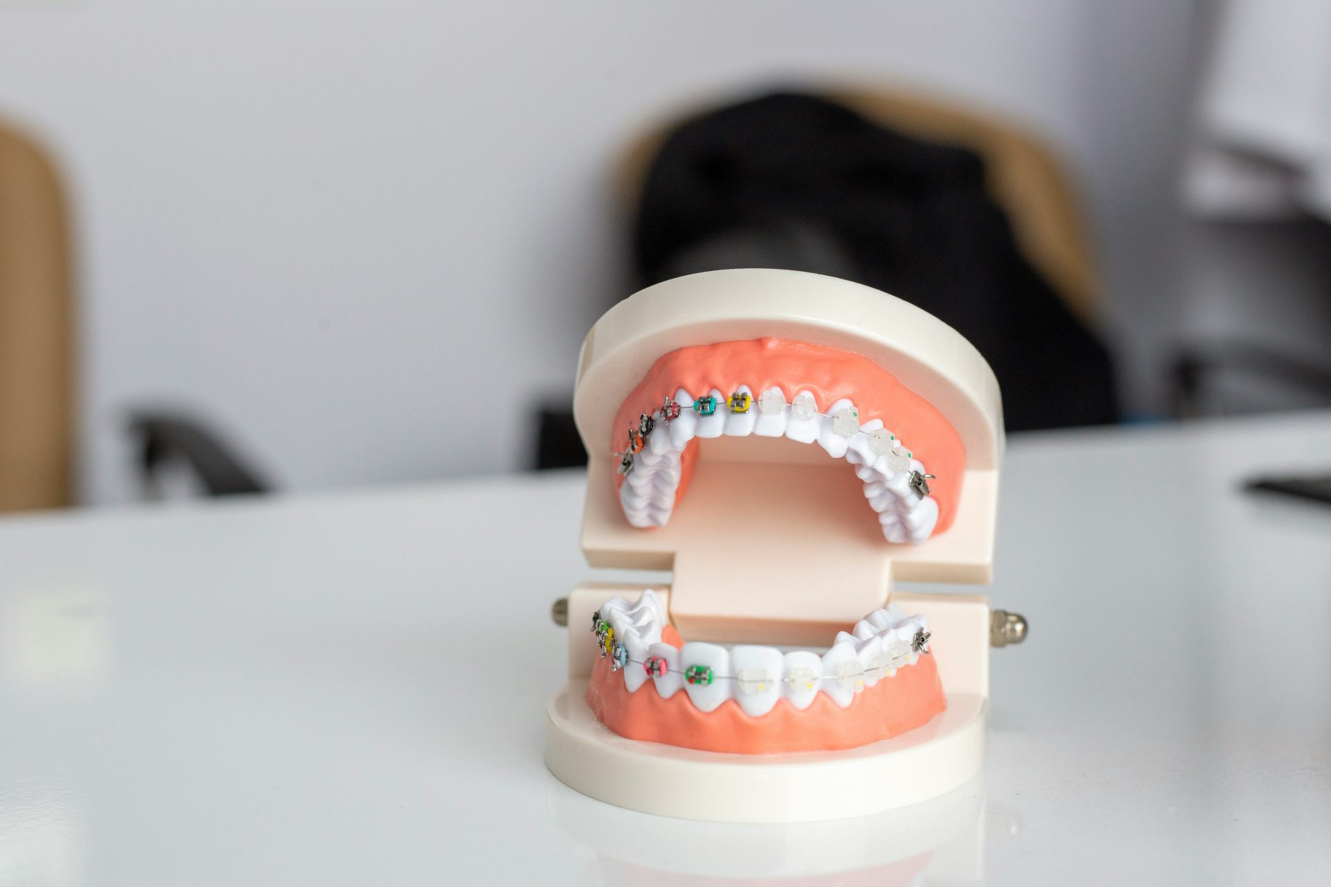 Künstliches Gebiss mit Bracket, Zellmer Zahntechnik GmbH